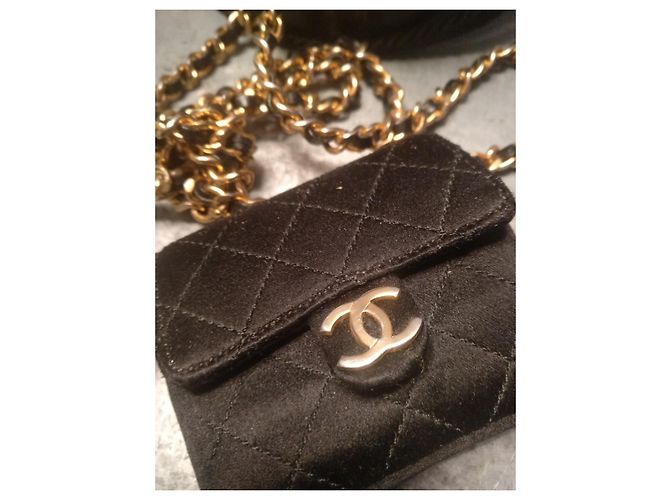 2.55 Borsa Chanel 255 Mini Nera in Satin Nero - vue 6