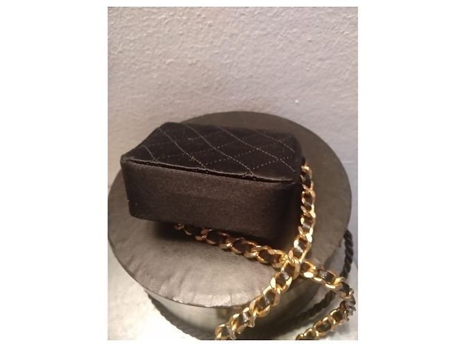 2.55 Borsa Chanel 255 Mini Nera in Satin Nero - vue 8