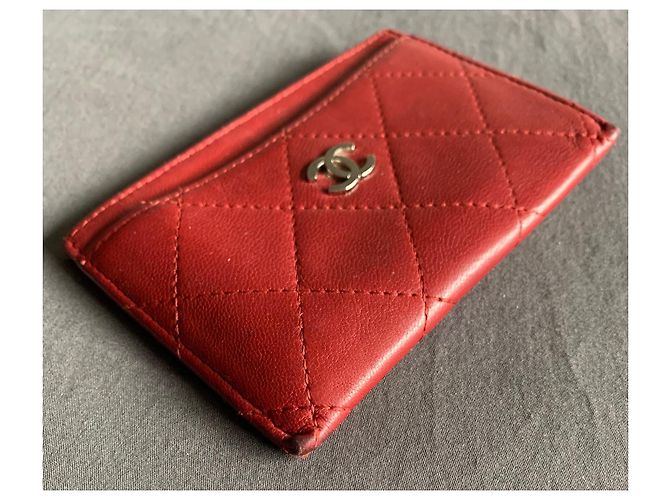 Chanel tarjetero Classique atemporal Roja - vista 3