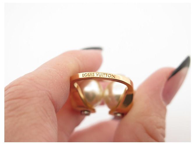 ANELLO LOUIS VUITTON LV SPEEDY PERLE M68070 T56 ANELLO DORATO IN OTTONE E PERLA D'oro - vista 3
