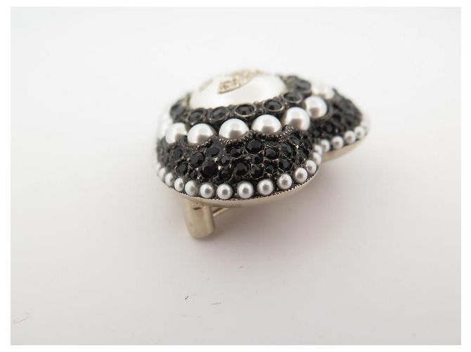 NUOVA SPILLA CHANEL LOGO CUORE CC E STRASS NERI IN METALLO ORO NUOVA SPILLA Nero - vista 2