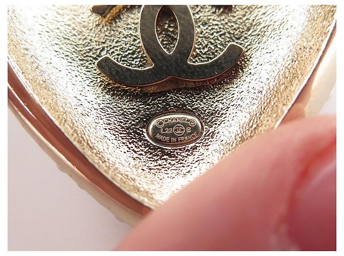 NUOVA SPILLA CHANEL LOGO CUORE CC E STRASS NERI IN METALLO ORO NUOVA SPILLA Nero - vista 4