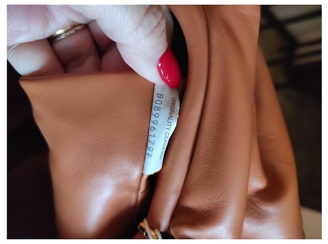 Borsa Pouch Bottega Veneta in pelle color cognac - vista 13
