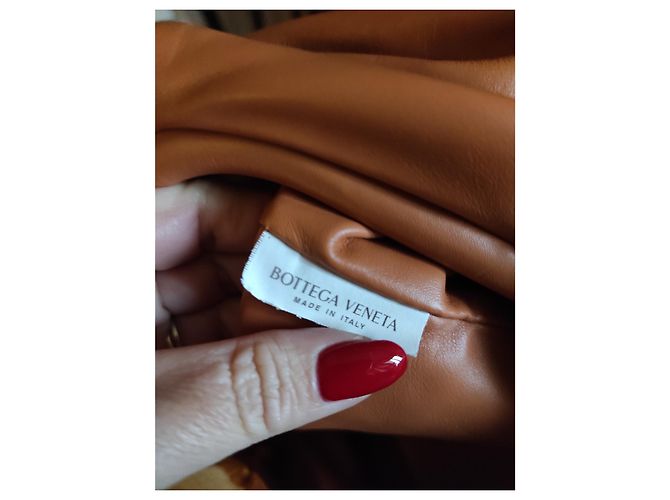 Borsa Pouch Bottega Veneta in pelle color cognac - vista 4