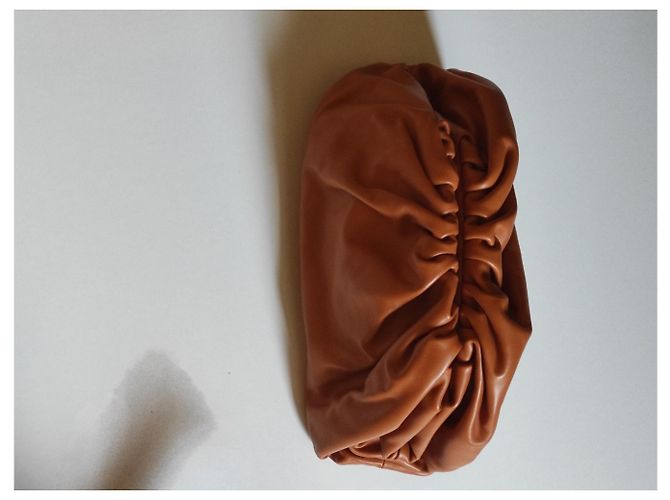 Borsa Pouch Bottega Veneta in pelle color cognac - vista 7