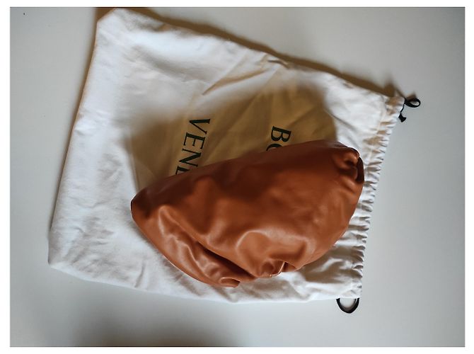 Borsa Pouch Bottega Veneta in pelle color cognac - vista 8