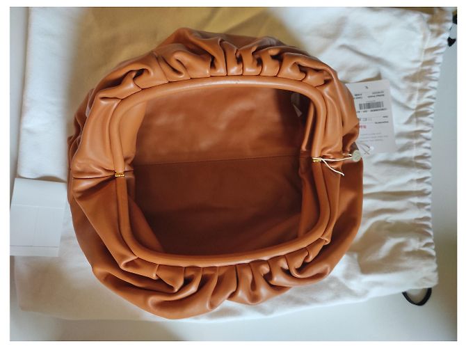 Borsa Pouch Bottega Veneta in pelle color cognac - vista 9