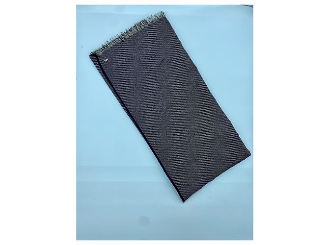 Yves Saint Laurent Fular gris de Yves-Saint-Laurent - vista 2