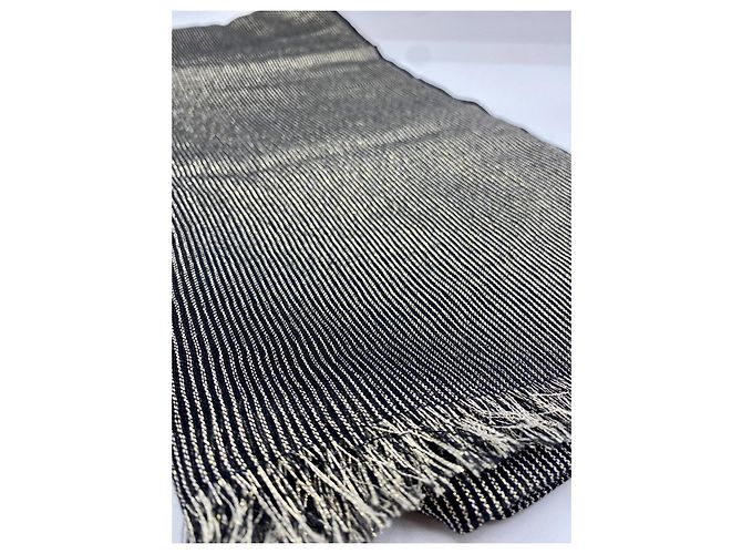 Yves Saint Laurent Fular gris de Yves-Saint-Laurent - vista 3