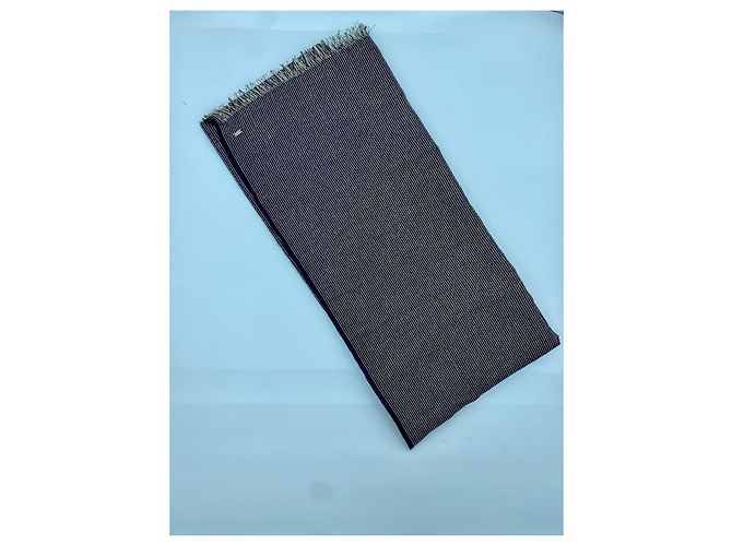 Yves Saint Laurent Fular gris de Yves-Saint-Laurent - vista 7