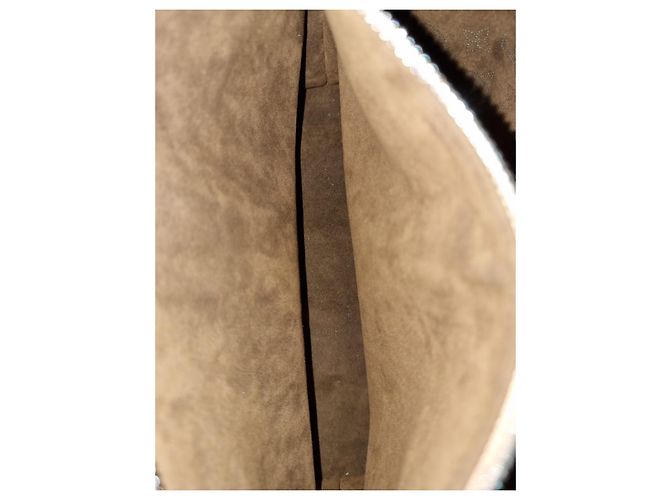 Louis Vuitton Bella Tote Mahina Pelle Eggshell Bianco sporco - vista 10