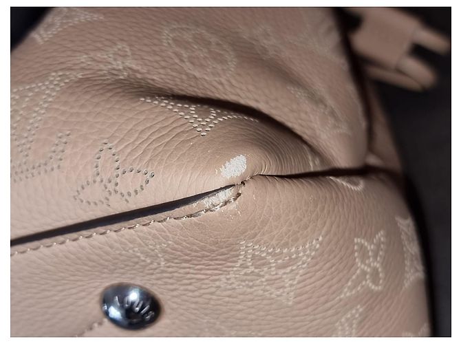 Louis Vuitton Bella Tote Mahina Pelle Eggshell Bianco sporco - vista 15