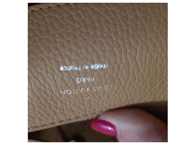 Louis Vuitton Bella Tote Mahina Pelle Eggshell Bianco sporco - vista 18