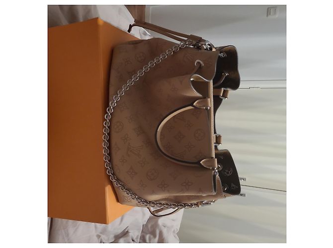 Louis Vuitton Bella Tote Mahina Pelle Eggshell Bianco sporco - vista 20