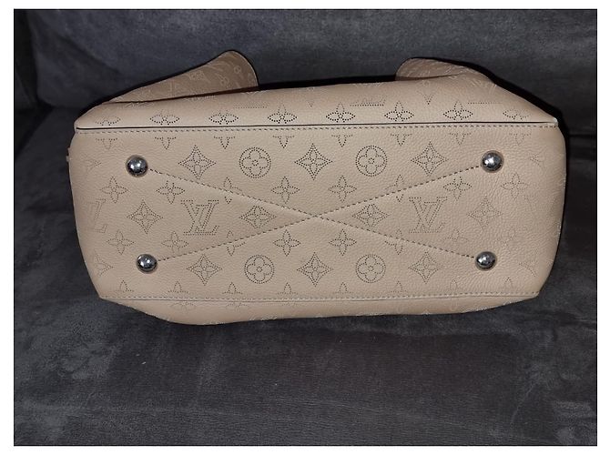 Louis Vuitton Bella Tote Mahina Pelle Eggshell Bianco sporco - vista 3
