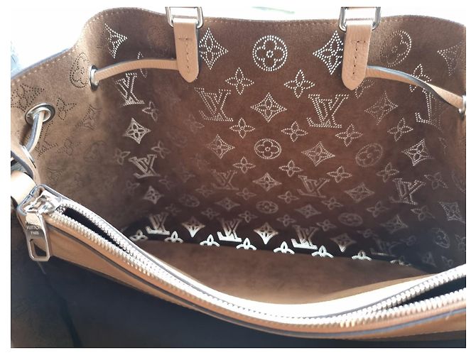 Louis Vuitton Bella Tote Mahina Pelle Eggshell Bianco sporco - vista 4