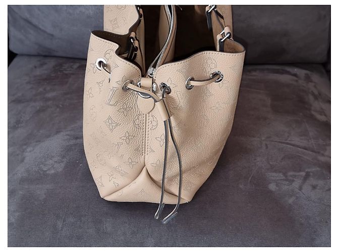 Louis Vuitton Bella Tote Mahina Pelle Eggshell Bianco sporco - vista 5