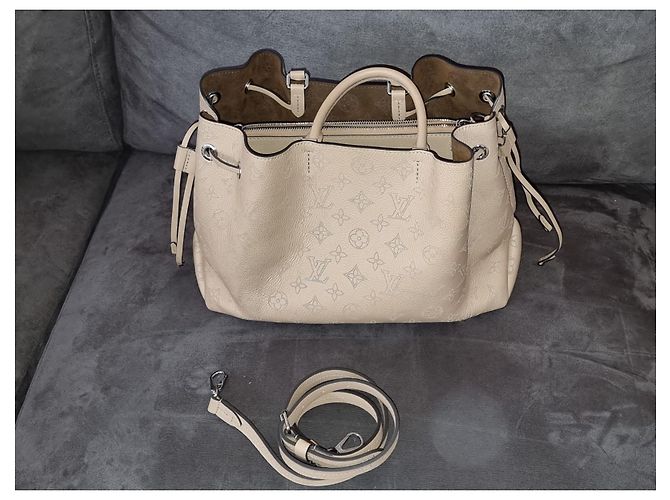 Louis Vuitton Bella Tote Mahina Pelle Eggshell Bianco sporco - vista 7