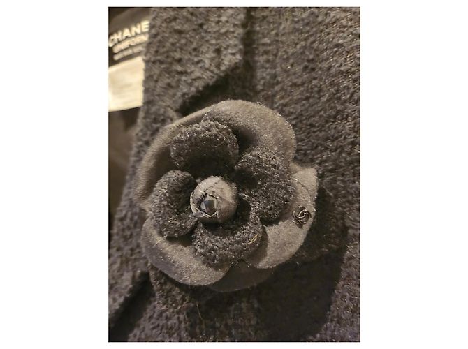 Chanel Uniformjacke mit Kamelie und Kleiderbügel inklusive Schwarz Marineblau - Ansicht 3