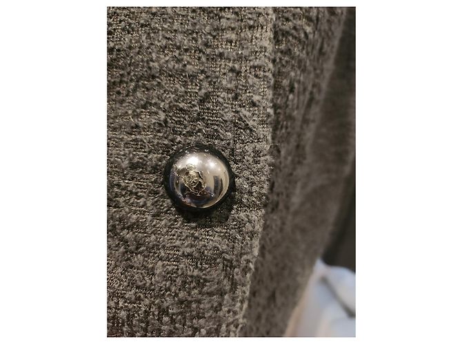 Chanel Uniformjacke mit Kamelie und Kleiderbügel inklusive Schwarz Marineblau - Ansicht 4