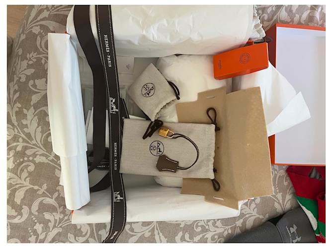 Hermès Kelly 28 Epsom Scellier Beige Grigio Marrone chiaro - vista 15