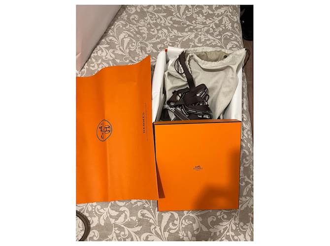 Hermès Kelly 28 Epsom Scellier Beige Grigio Marrone chiaro - vista 3