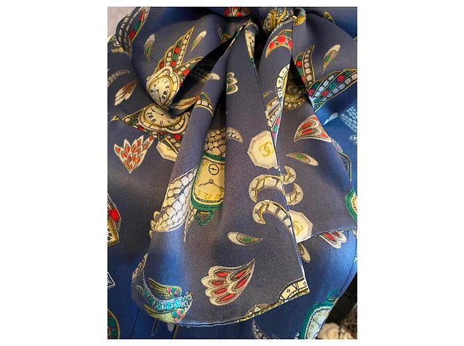 Top de seda Chanel con botones Chanel - vista 2