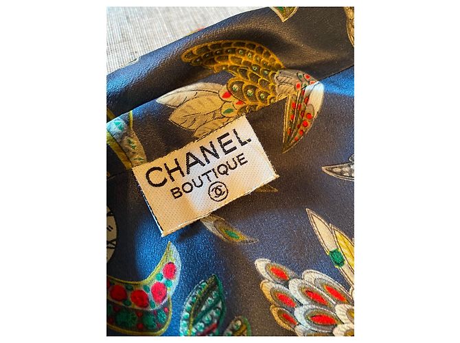 Top de seda Chanel con botones Chanel - vista 5