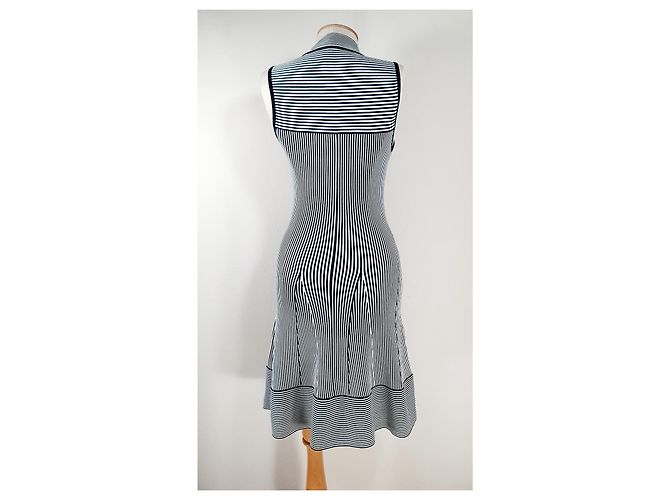Autre Marque NIKKIE Elastisches gestreiftes Kleid Schwarz Weiß - Ansicht 5
