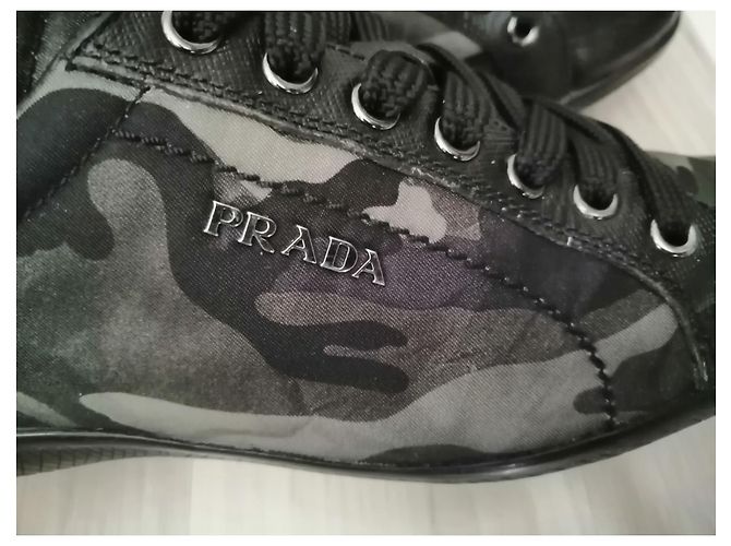 Prada Sneaker Schwarz Grau aus Leder und Polyester 37.5 - Ansicht 3