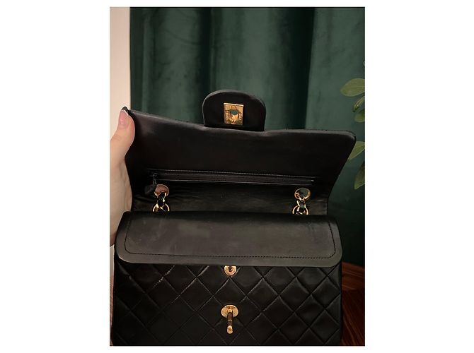 Timeless Mit Chanel Vinatage gefütterte Klappe Schwarz Gold hardware - Ansicht 5