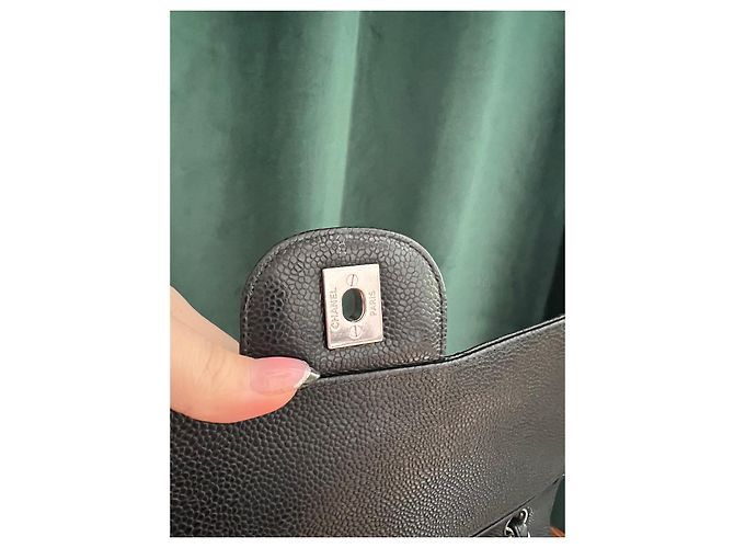 Chanel Classica patta foderata di caviale jumbo Nero Silver hardware - vista 5