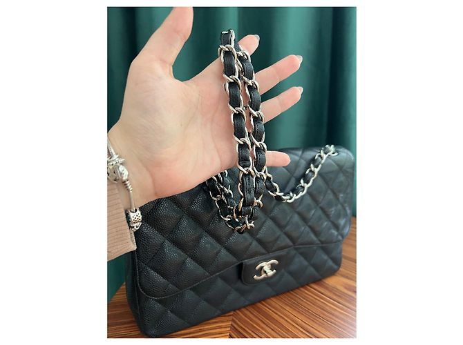 Chanel Classica patta foderata di caviale jumbo Nero Silver hardware - vista 8