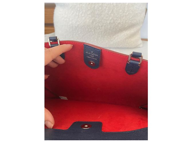 Borsa a mano Louis Vuitton Lockme in pelle blu navy - vista 9