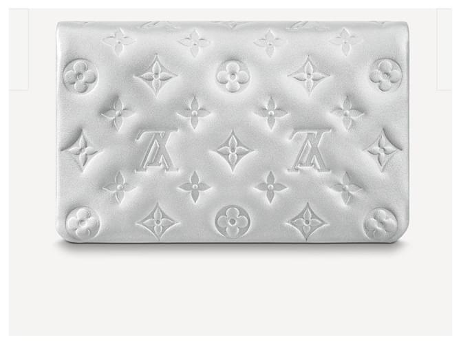 Louis Vuitton Pochette LV Coussin argento - vista 3