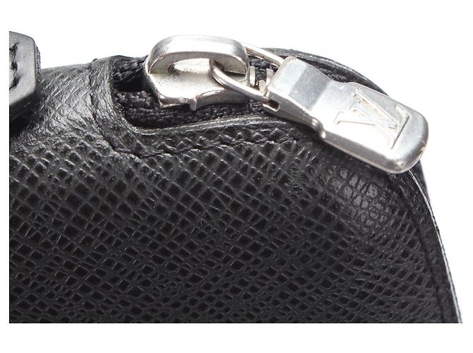 Louis Vuitton Portafoglio continentale in pelle Taiga Nero - vista 10