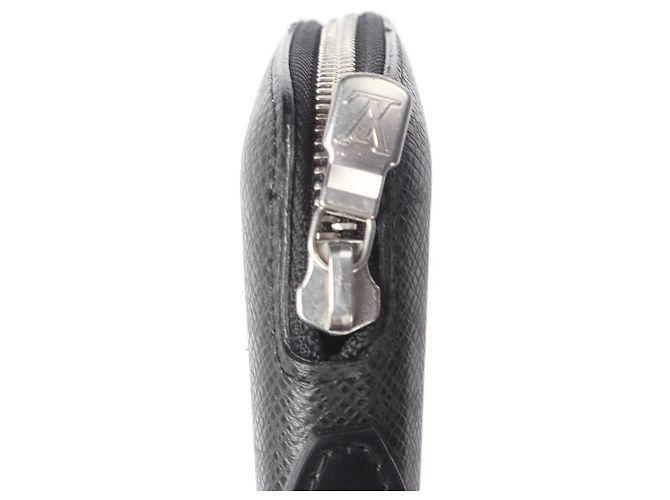 Louis Vuitton Portafoglio continentale in pelle Taiga Nero - vista 9