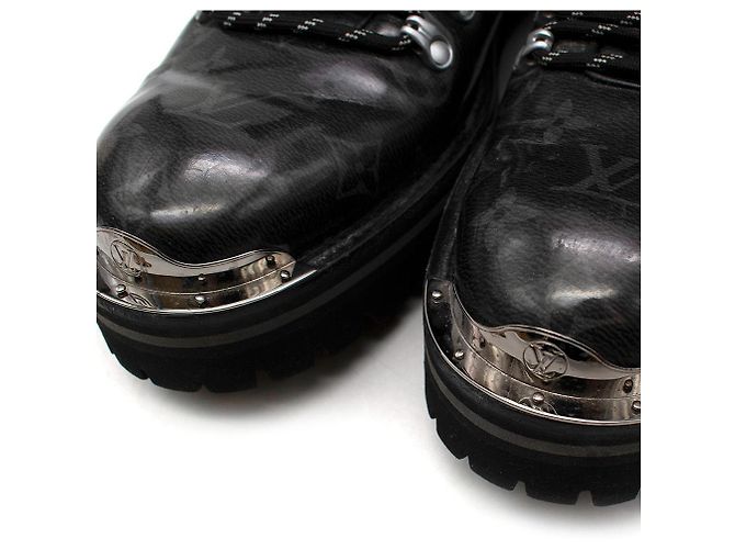 Louis Vuitton Verglaste Outland-Schnürstiefel mit Monogramm Schwarz - Ansicht 9