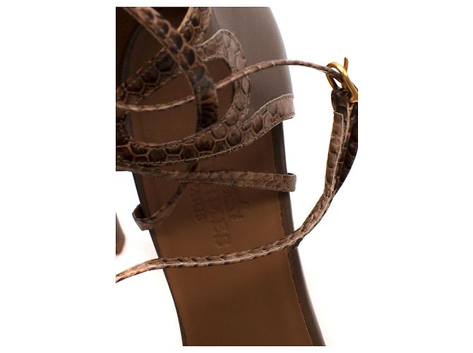 Trim Hermès Sandali in pelle marrone e pelle di serpente Beige - vista 5