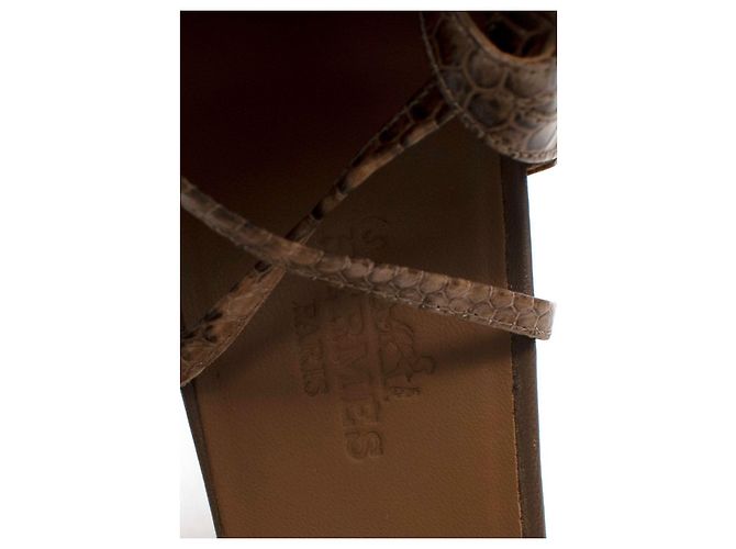 Trim Hermès Sandali in pelle marrone e pelle di serpente Beige - vista 9