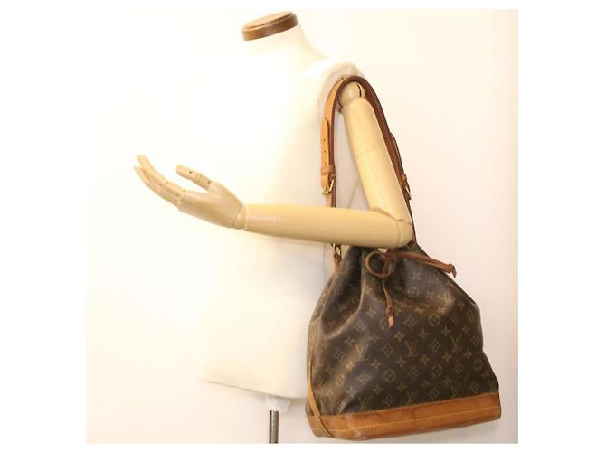 Noe Borsa a mano Louis Vuitton Noé in pelle marrone scuro - vista 2