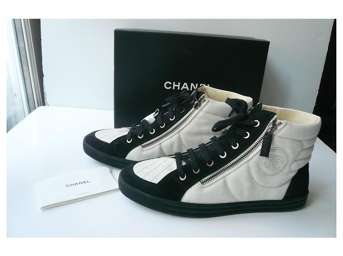 CHANEL Nuove sneakers beige e nere T41 Multicolore - vista 2