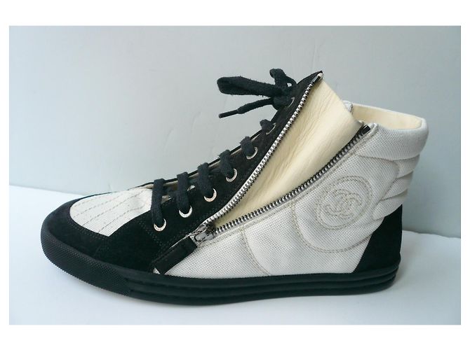 CHANEL Nuove sneakers beige e nere T41 Multicolore - vista 3