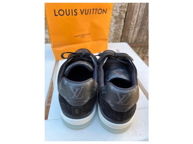 Sneakers Louis Vuitton LV Trainer Grigio Scuro Grigio antracite - vista 3