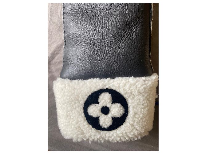 Louis Vuitton mitten glove Black - view 3