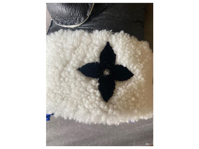 Louis Vuitton mitten glove Black - view 5