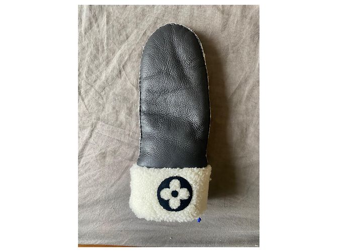 Louis Vuitton mitten glove Black - view 7