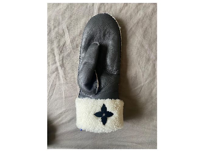 Louis Vuitton mitten glove Black - view 8