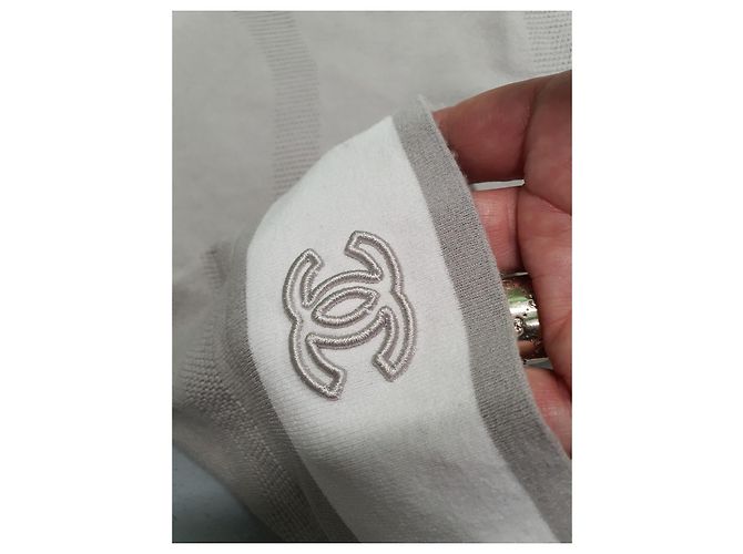 Chanel T-Shirt mit gesticktem CC-Logo weiß grau - Ansicht 5