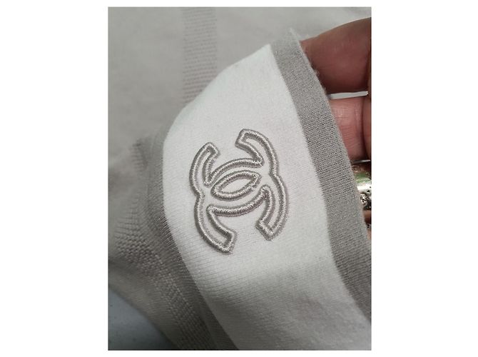 Chanel T-Shirt mit gesticktem CC-Logo weiß grau - Ansicht 8